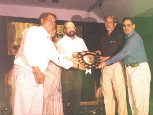 Principal receiving Best School Shield 2009